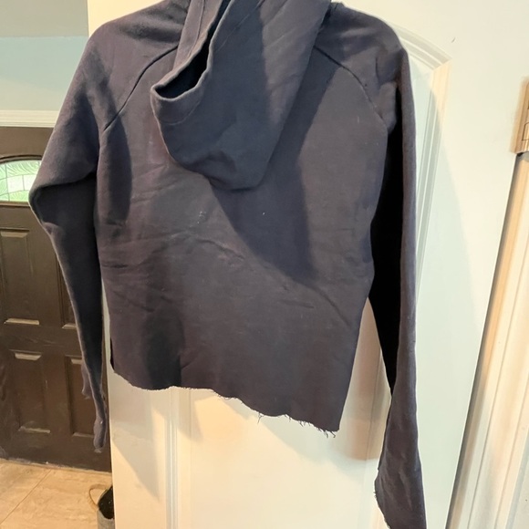 VINTAGE ~Tommy Hilfiger~ Navy Hoodie with Red T Patch - Picture 7 of 9